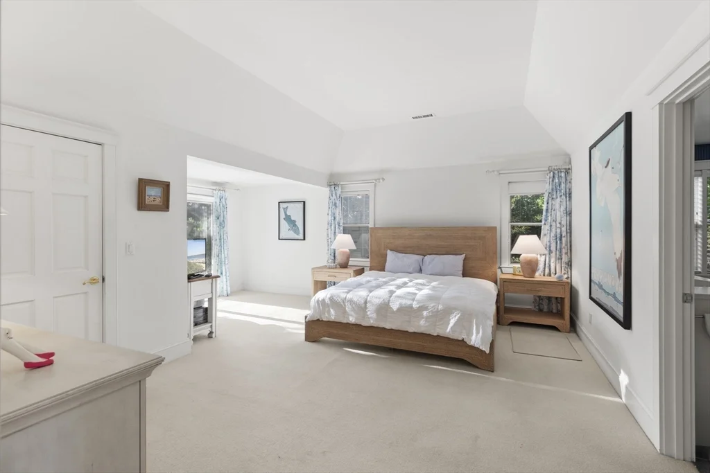 5 bed, 4+ bath apartment for rent at 4 Maxey Pond Rd, Nantucket — photo 15 of 34