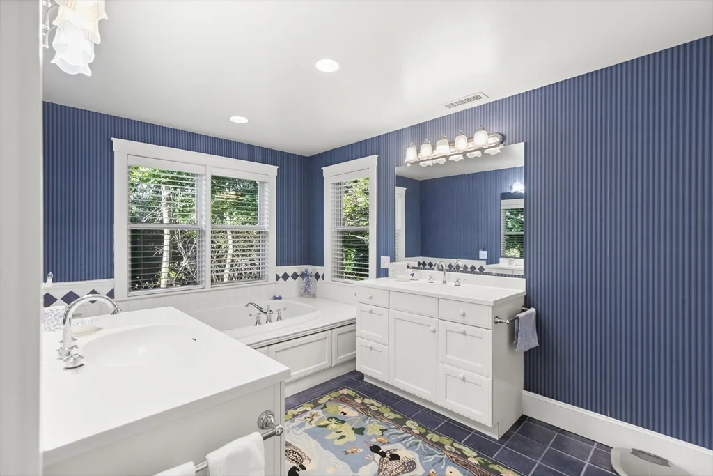 5 bed, 4+ bath apartment for rent at 4 Maxey Pond Rd, Nantucket — photo 17 of 34