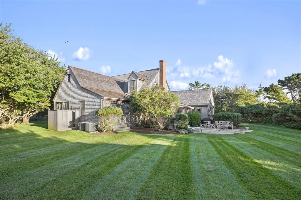 5 bed, 4+ bath apartment for rent at 4 Maxey Pond Rd, Nantucket — photo 5 of 34