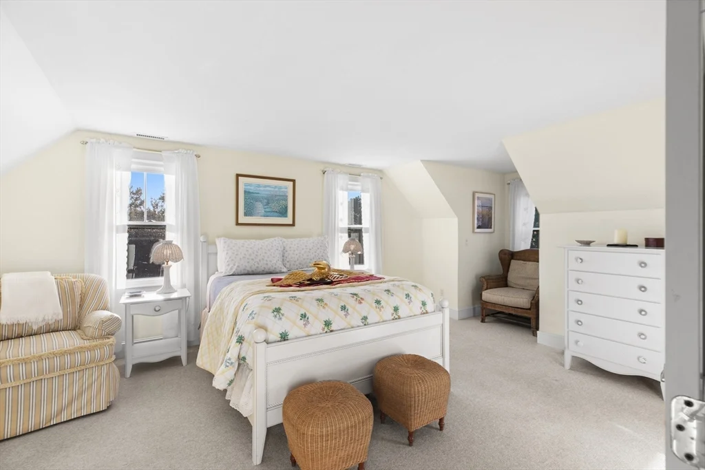 5 bed, 4+ bath apartment for rent at 4 Maxey Pond Rd, Nantucket — photo 19 of 34