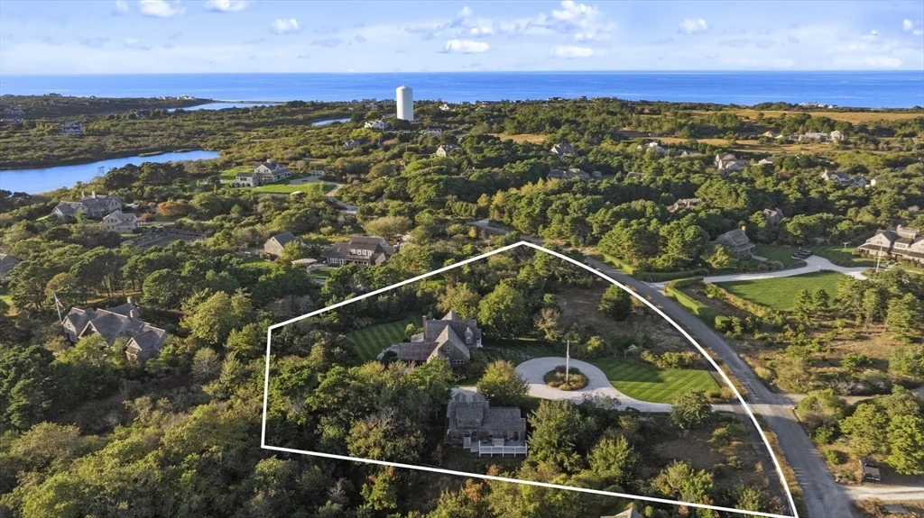 5 bed, 4+ bath apartment for rent at 4 Maxey Pond Rd, Nantucket — photo 32 of 34