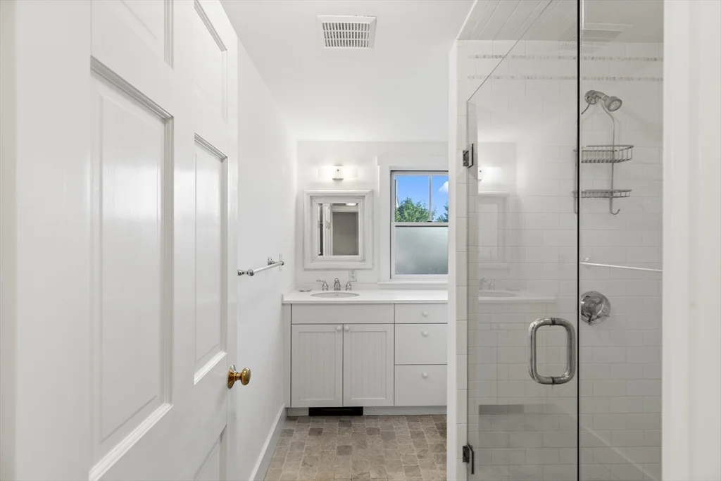5 bed, 4+ bath apartment for rent at 4 Maxey Pond Rd, Nantucket — photo 22 of 34