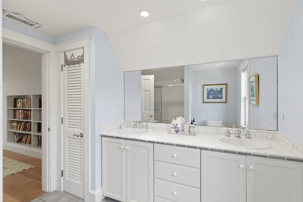 5 bed, 4+ bath apartment for rent at 4 Maxey Pond Rd, Nantucket — photo 21 of 34