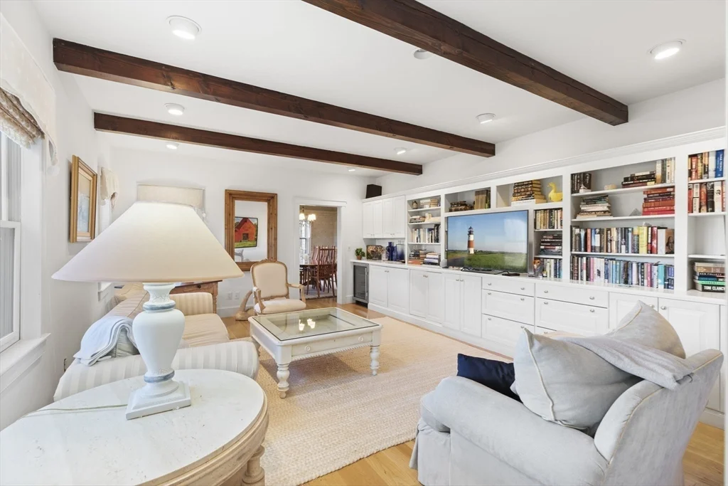 5 bed, 4+ bath apartment for rent at 4 Maxey Pond Rd, Nantucket — photo 11 of 34