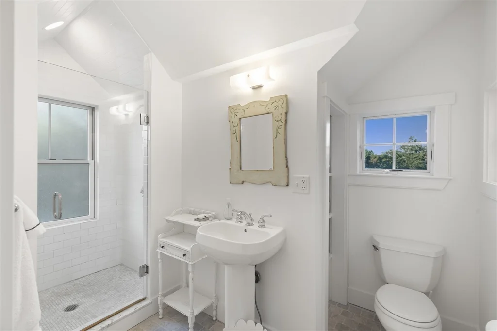 5 bed, 4+ bath apartment for rent at 4 Maxey Pond Rd, Nantucket — photo 30 of 34