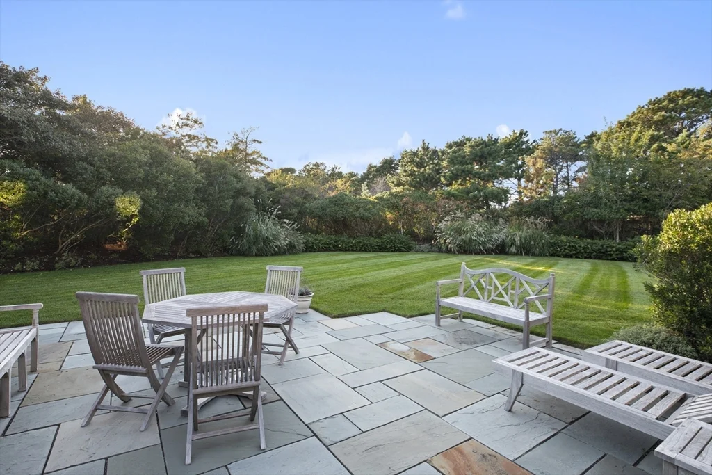 5 bed, 4+ bath apartment for rent at 4 Maxey Pond Rd, Nantucket — photo 7 of 34