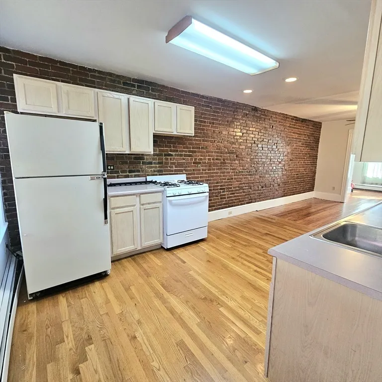 2 bed, 1 bath apartment for rent at 4 Mead St Unit 3, Allston — photo 4 of 11