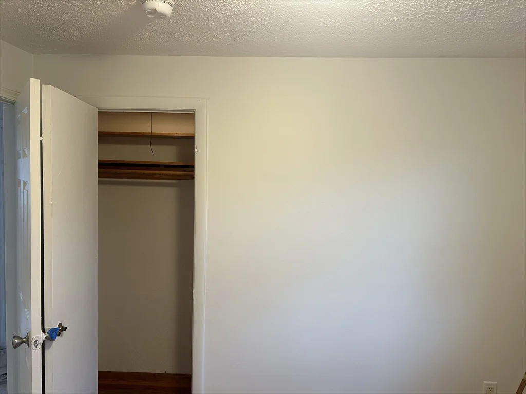 3 bed, 2 bath apartment for rent at 4 Meadowview Ln, Milford — photo 22 of 23