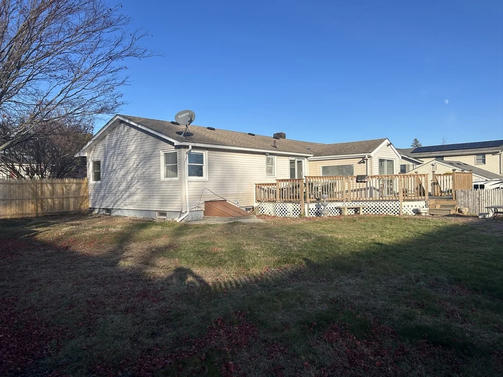 3 bed, 2 bath apartment for rent at 4 Meadowview Ln, Milford — photo 15 of 23