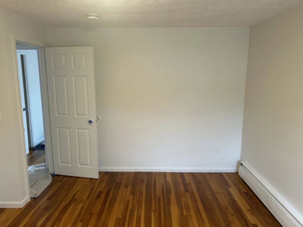 3 bed, 2 bath apartment for rent at 4 Meadowview Ln, Milford — photo 19 of 23