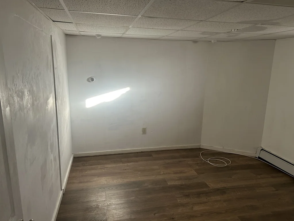 3 bed, 2 bath apartment for rent at 4 Meadowview Ln, Milford — photo 11 of 23