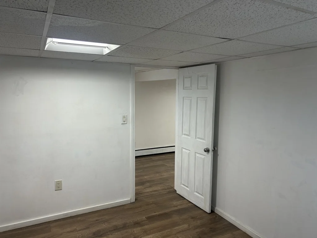 3 bed, 2 bath apartment for rent at 4 Meadowview Ln, Milford — photo 10 of 23