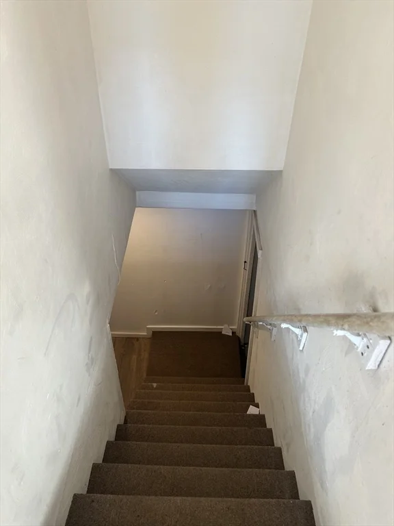 3 bed, 2 bath apartment for rent at 4 Meadowview Ln, Milford — photo 4 of 23