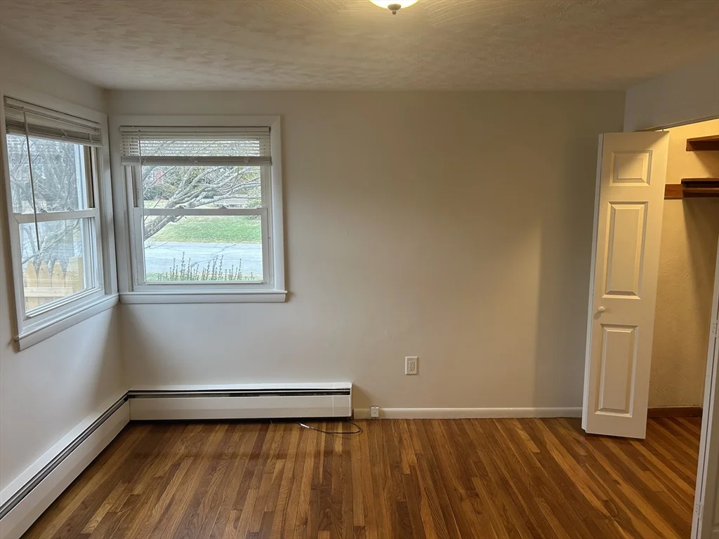 3 bed, 2 bath apartment for rent at 4 Meadowview Ln, Milford — photo 18 of 23
