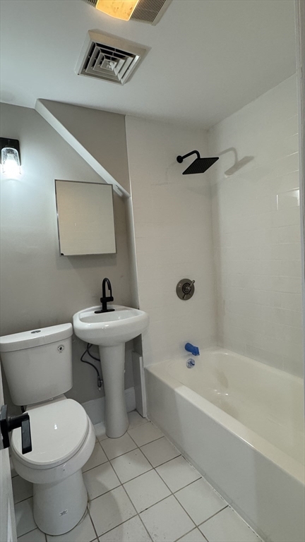 4 bed, 1 bath apartment for rent at 4 Milton Unit 3, Lynn — photo 8 of 8