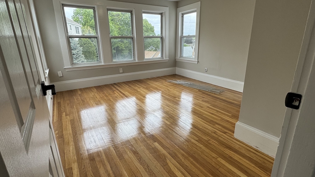 4 bed, 1 bath apartment for rent at 4 Milton Unit 3, Lynn — photo 7 of 8