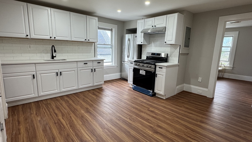 4 bed, 1 bath apartment for rent at 4 Milton Unit 3, Lynn — photo 5 of 8