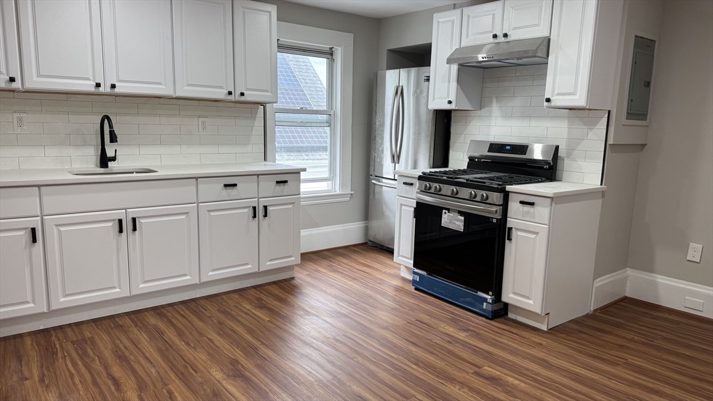 4 bed, 1 bath apartment for rent at 4 Milton Unit 3, Lynn — photo 4 of 8