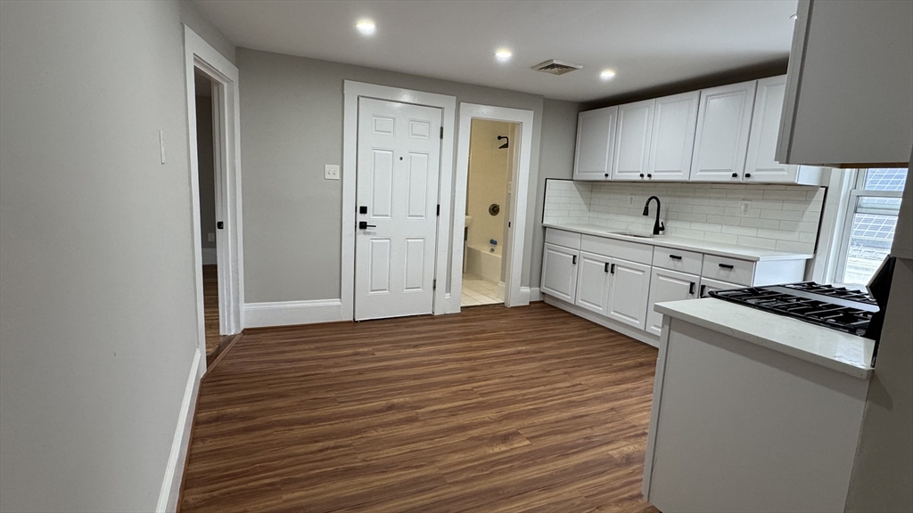 4 bed, 1 bath apartment for rent at 4 Milton Unit 3, Lynn — photo 3 of 8