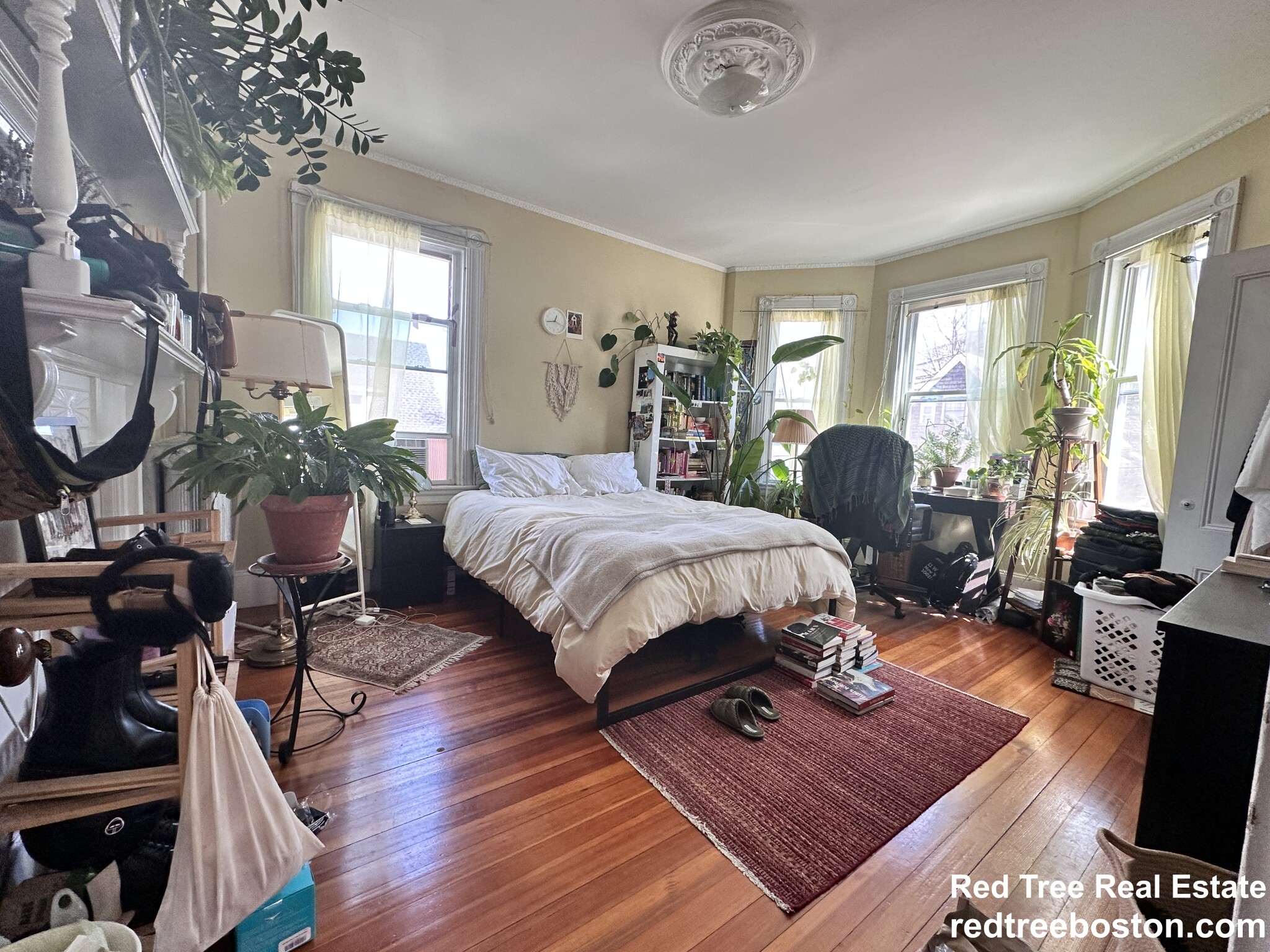 3 bed, 1 bath apartment for rent at 4 Montcalm Ave Unit 2, Brighton — photo 2 of 14