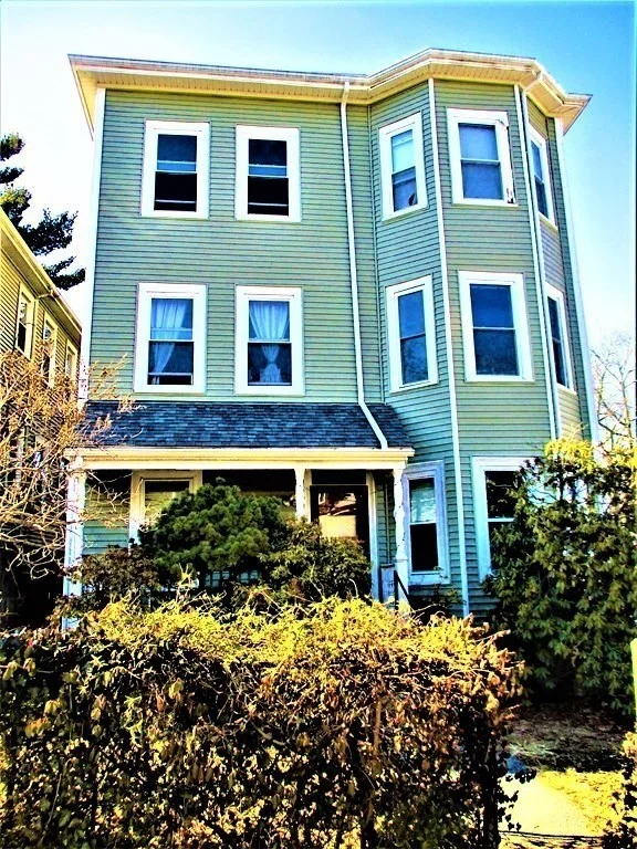 3 bed, 1 bath apartment for rent at 4 Montcalm Ave Unit 3, Brighton