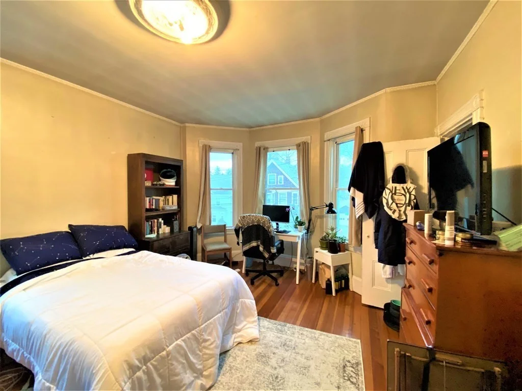 3 bed, 1 bath apartment for rent at 4 Montcalm Ave Unit 3, Brighton — photo 3 of 11