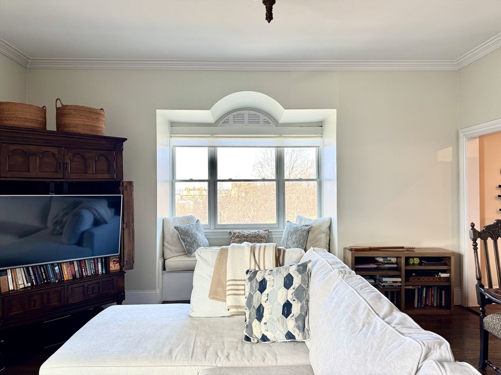 2 bed, 1 bath apartment for rent at 4 Monument Sq Unit 6, Charlestown — photo 3 of 17