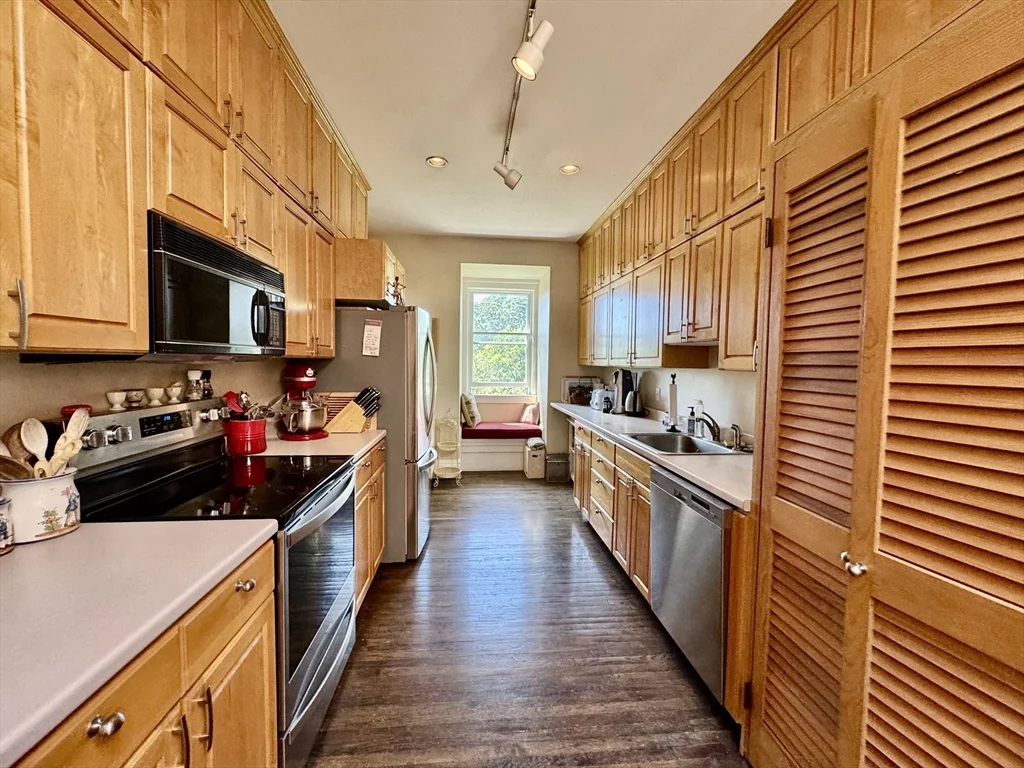 2 bed, 1 bath apartment for rent at 4 Monument Sq Unit PH, Charlestown — photo 8 of 20