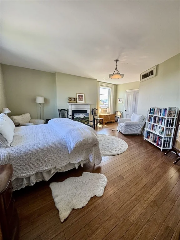 2 bed, 1 bath apartment for rent at 4 Monument Sq Unit PH, Charlestown — photo 10 of 20