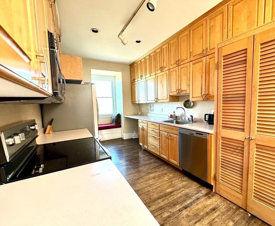 2 bed, 1 bath apartment for rent at 4 Monument Sq Unit PH, Charlestown — photo 9 of 20