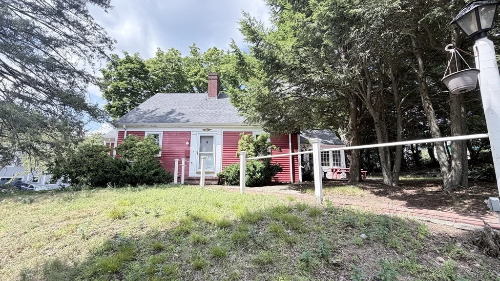 4 bed, 2 bath apartment for rent at 4 Mossdale Rd, Jamaica Plain