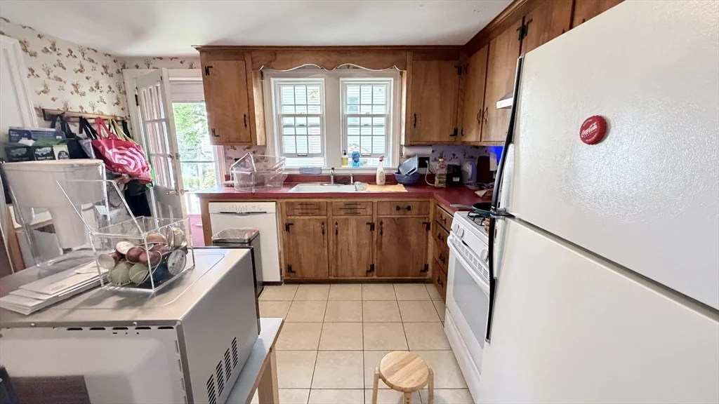 4 bed, 2 bath apartment for rent at 4 Mossdale Rd, Jamaica Plain — photo 4 of 19
