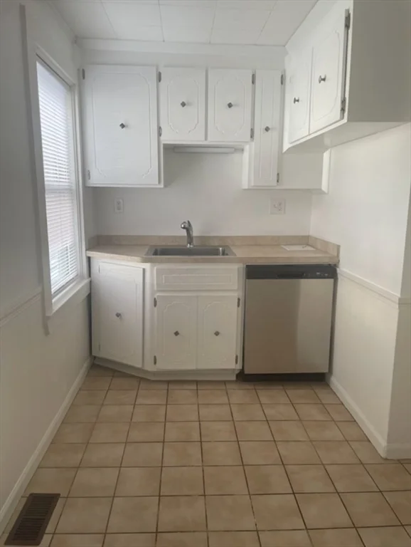 2 bed, 1 bath apartment for rent at 4 Mount Hope St Unit 4, Dedham — photo 2 of 19