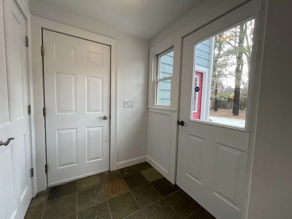 4 bed, 3 bath apartment for rent at 4 Myrna Rd, North Lexington — photo 25 of 30