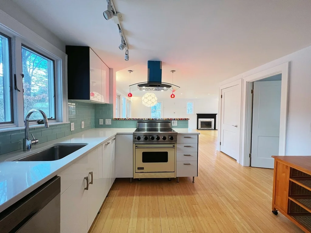 4 bed, 3 bath apartment for rent at 4 Myrna Rd, North Lexington — photo 3 of 30
