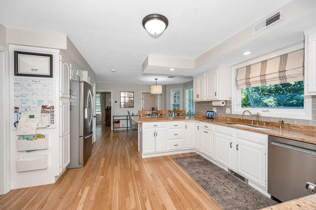 4 bed, 3 bath apartment for rent at 4 Nashoba Dr, Chelmsford — photo 9 of 42