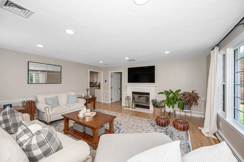 4 bed, 3 bath apartment for rent at 4 Nashoba Dr, Chelmsford — photo 15 of 42