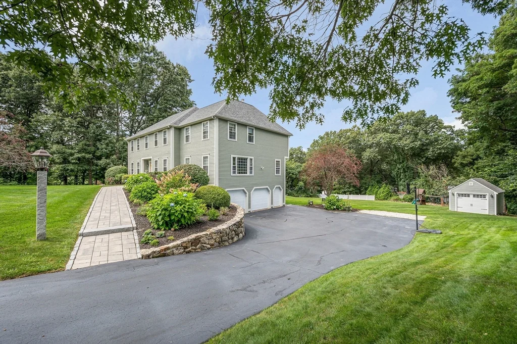 4 bed, 3 bath apartment for rent at 4 Nashoba Dr, Chelmsford — photo 3 of 42