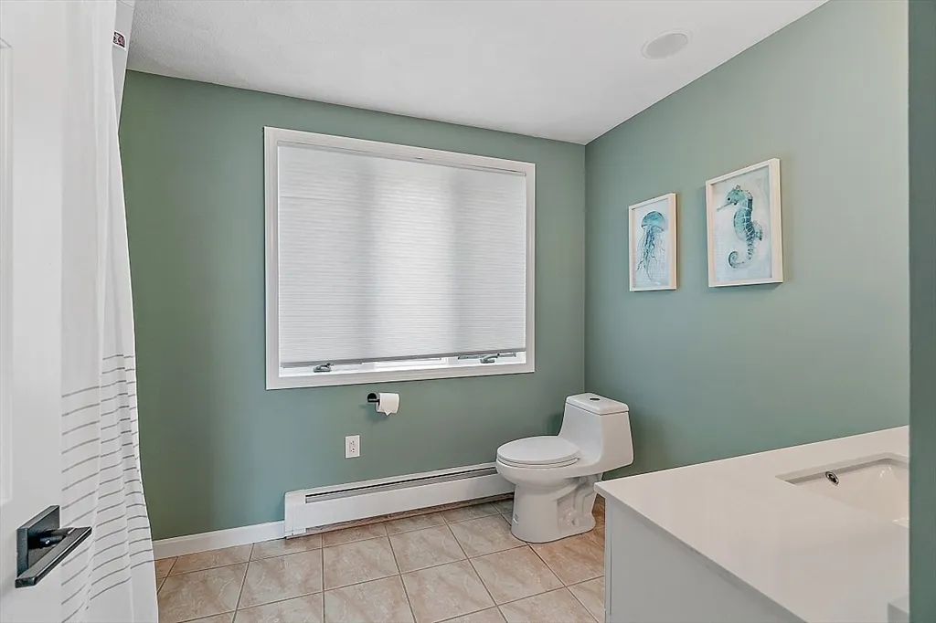 3 bed, 2 bath apartment for rent at 4 Northern Blvd, Plum Island — photo 14 of 41