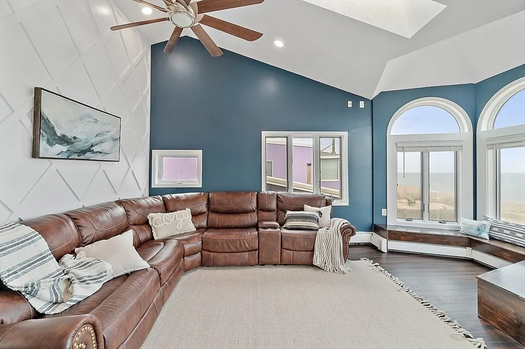 3 bed, 2 bath apartment for rent at 4 Northern Blvd, Plum Island — photo 30 of 41