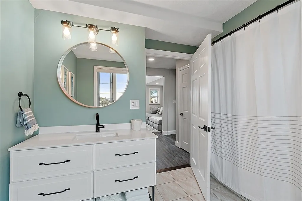 3 bed, 2 bath apartment for rent at 4 Northern Blvd, Plum Island — photo 15 of 41