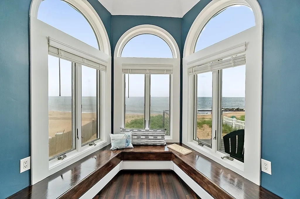 3 bed, 2 bath apartment for rent at 4 Northern Blvd, Plum Island — photo 31 of 41