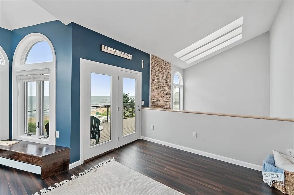 3 bed, 2 bath apartment for rent at 4 Northern Blvd, Plum Island — photo 33 of 41