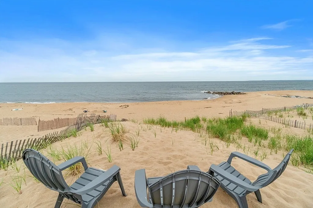 3 bed, 2 bath apartment for rent at 4 Northern Blvd, Plum Island — photo 3 of 41
