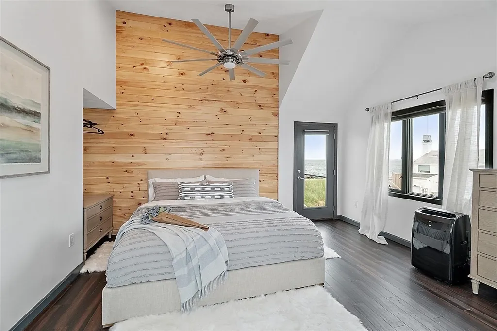 3 bed, 2 bath apartment for rent at 4 Northern Blvd, Plum Island — photo 21 of 41