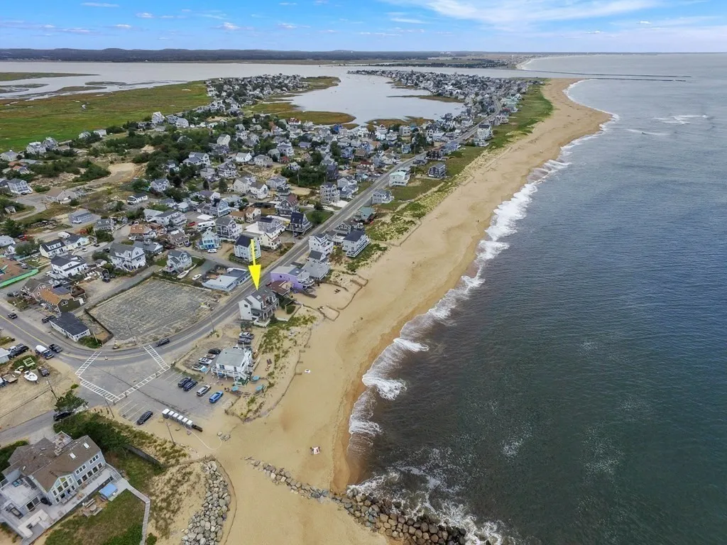 3 bed, 2 bath apartment for rent at 4 Northern Blvd, Plum Island — photo 40 of 41