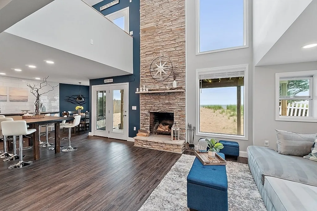 3 bed, 2 bath apartment for rent at 4 Northern Blvd, Plum Island — photo 1 of 41
