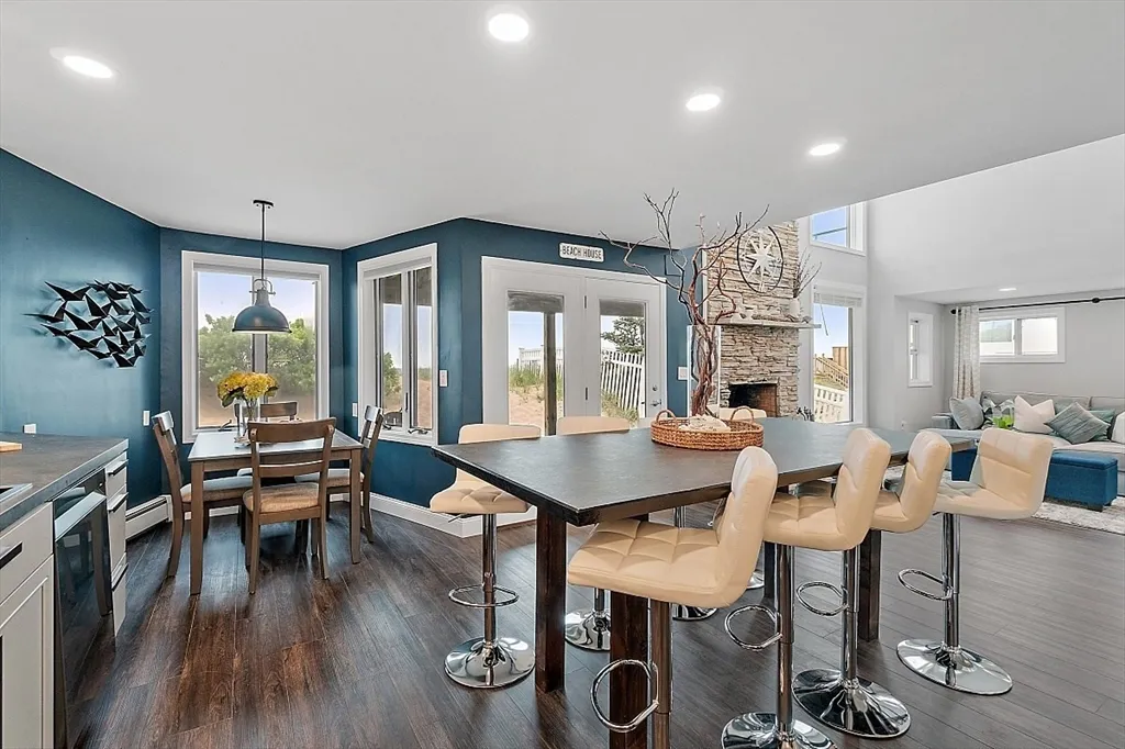 3 bed, 2 bath apartment for rent at 4 Northern Blvd, Plum Island — photo 12 of 41