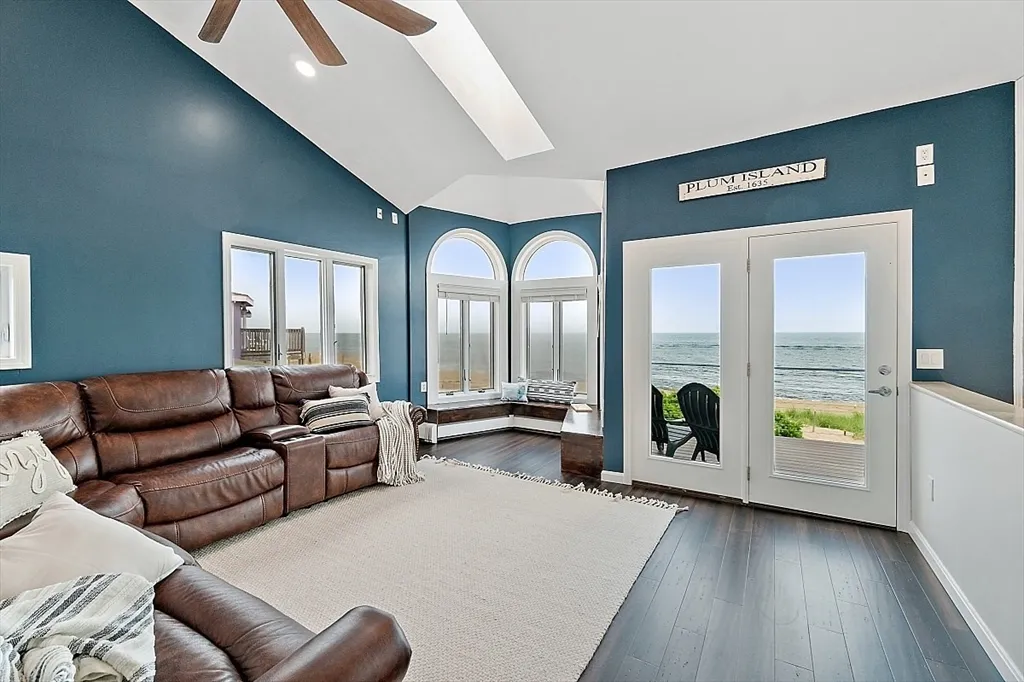 3 bed, 2 bath apartment for rent at 4 Northern Blvd, Plum Island — photo 29 of 41