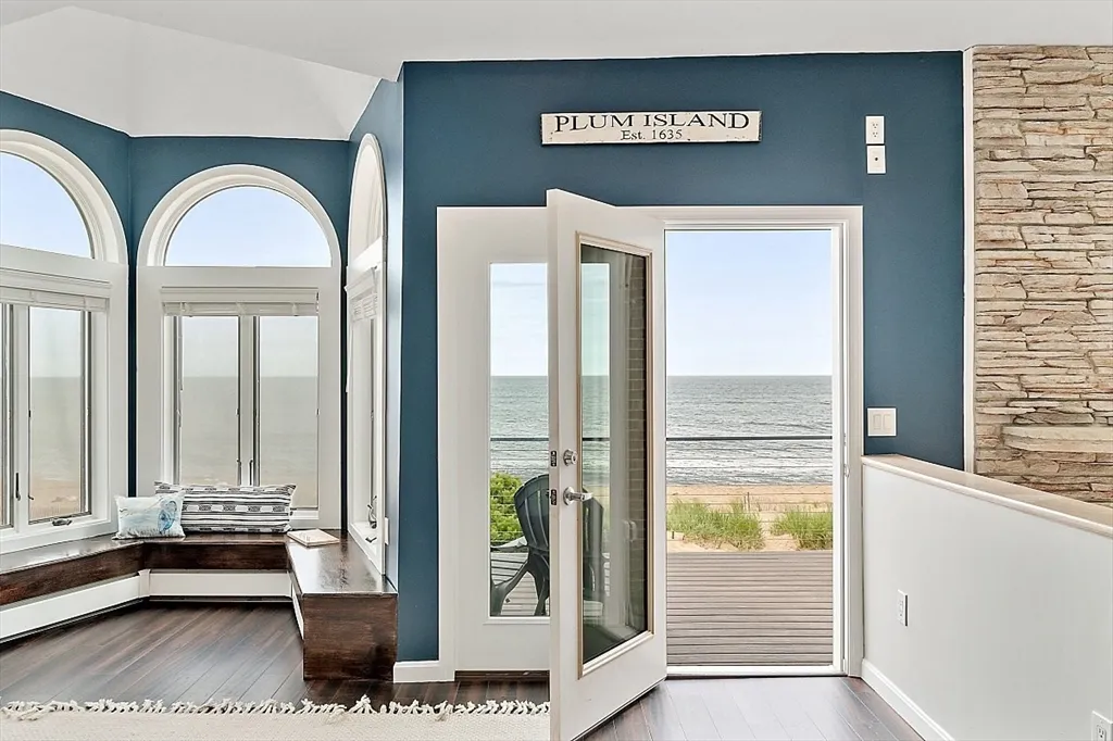 3 bed, 2 bath apartment for rent at 4 Northern Blvd, Plum Island — photo 35 of 41